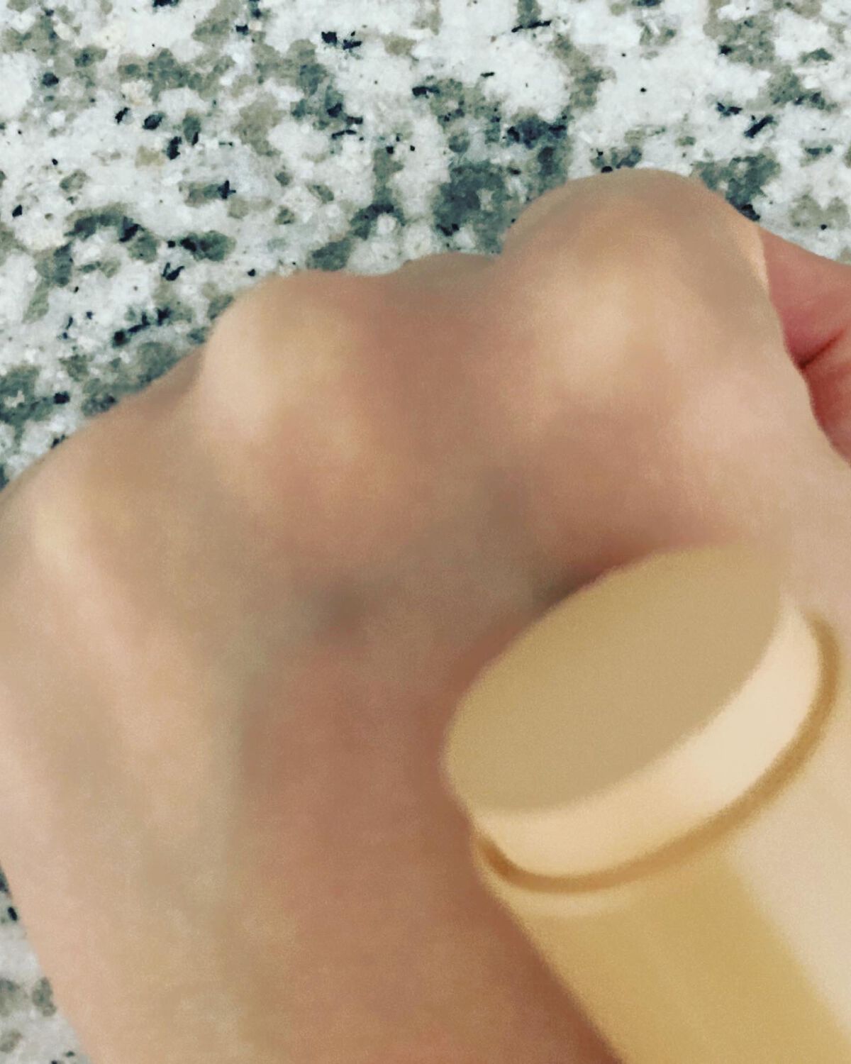 シルキースティックファンデーション/KAMIKA/その他ファンデーションを使ったクチコミ(3枚目)