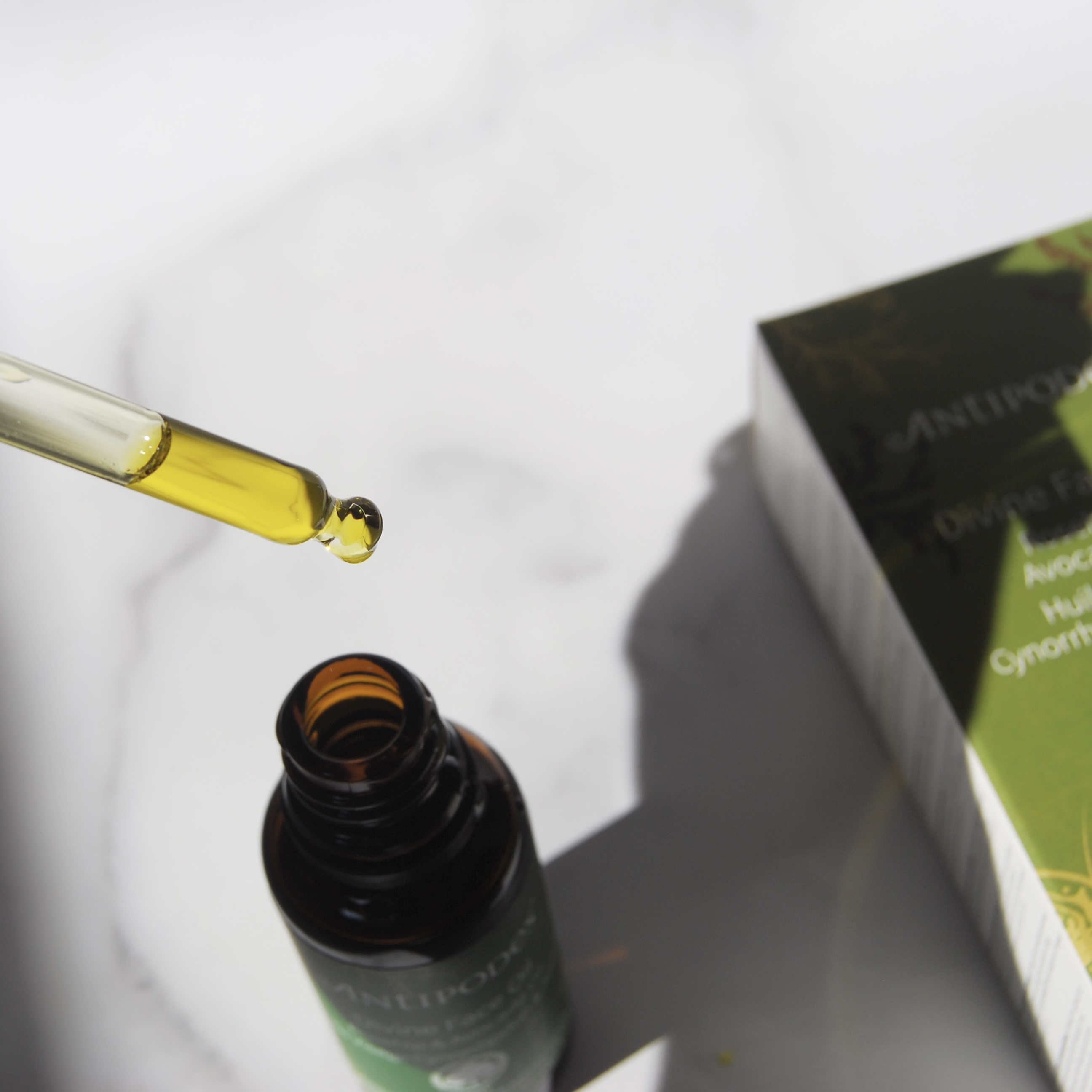 ディバイン アボカド＆ローズヒップ フェイスオイル/Antipodes/フェイスオイルを使ったクチコミ（3枚目）