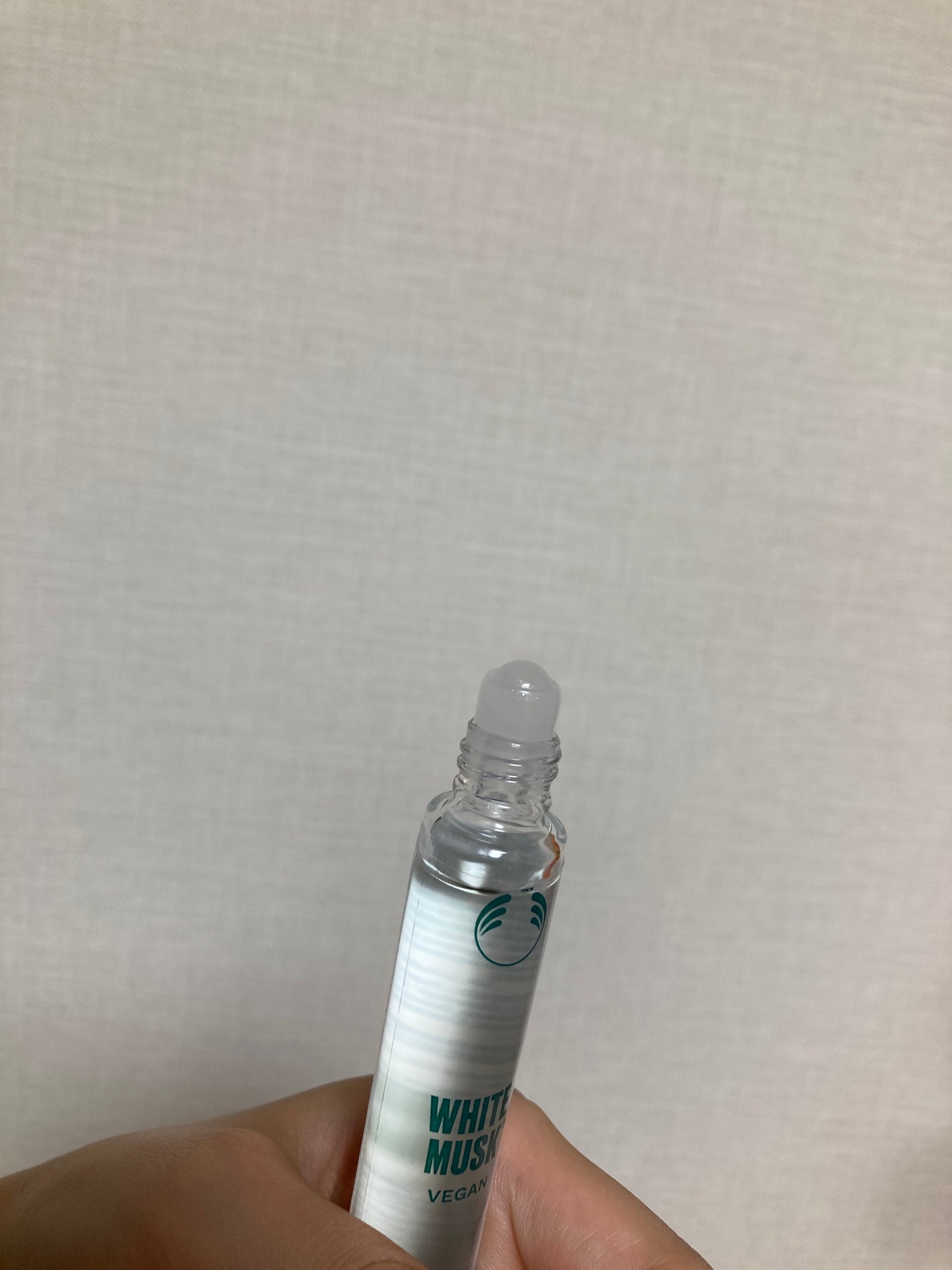 ホワイトムスク パフュームオイル ロールオン/THE BODY SHOP/香水を使ったクチコミ(4枚目)