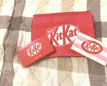 【購入先と商品名】
エチュードハウス×KitKatのアイシャドウ
#KitKat Original
#KitKat Strawberry  Tiramisu
上記の2パレット＋ポーチ
3/16にQoo1