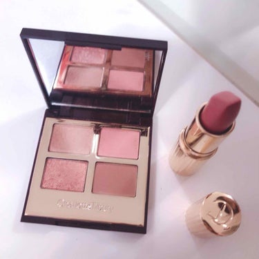 
📌Charlotte Tilbury 
左 Luxury Palette pillow talk
右 matte revolution pillow talk

シャーロット・ティルブリー人気のピロー