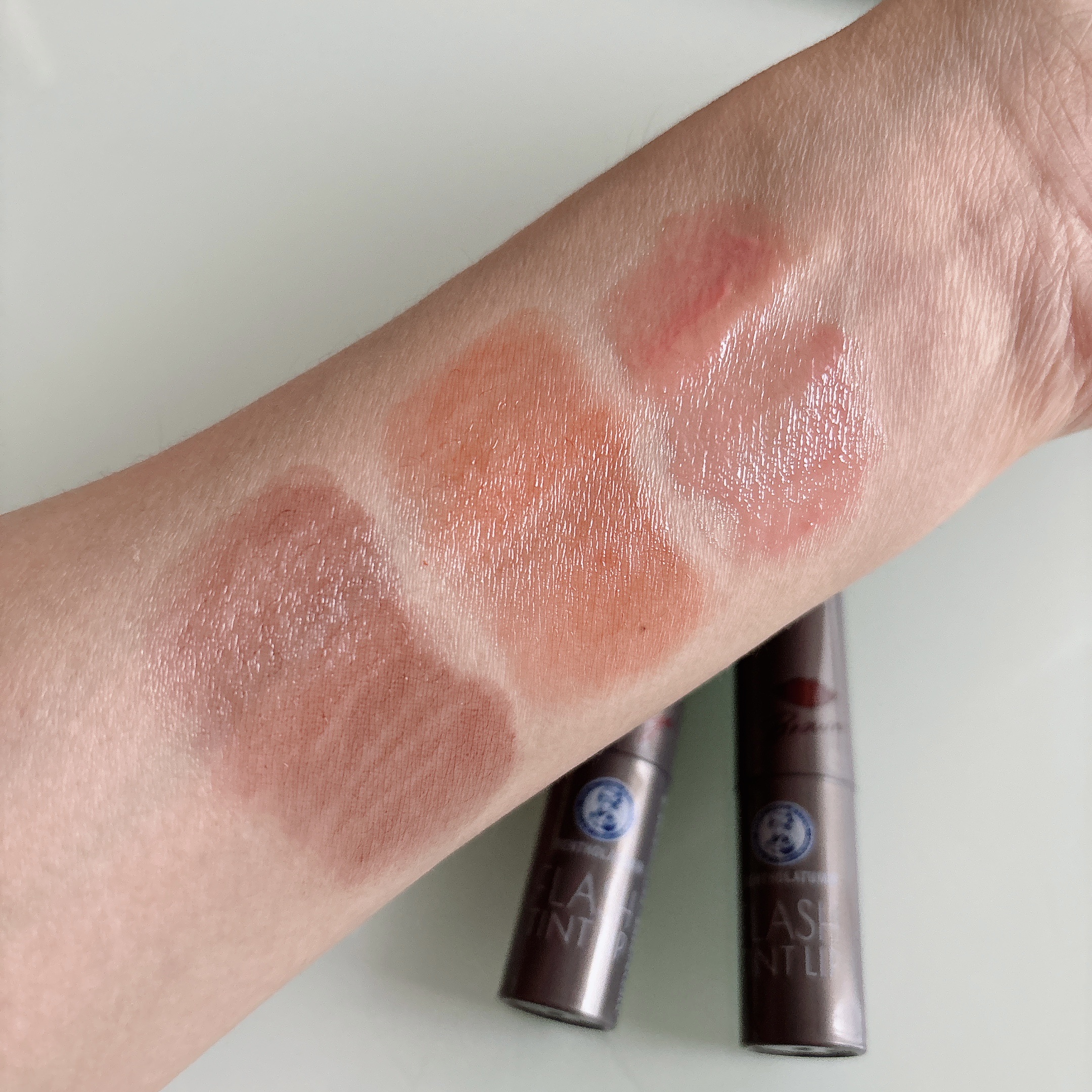 メンソレータム フラッシュティントリップ/メンソレータム/リップティントを使ったクチコミ（2枚目）