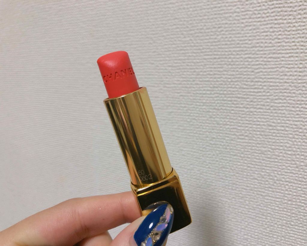 シャネル
ルージュ アリュール ヴェルヴェット
60 ルージュ トルブラン


めちゃくちゃキレイに仕上がるマットリップ。

まず発色がいい。
ひと塗りできれいな仕上がり。

質感は本当に、マットというかベルベットな感じ。めちゃきれい。
マ