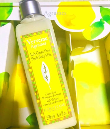 夏バテ肌に潤いを...✨この夏重宝しているアイテムです。
L'OCCITANE 
シトラスヴァーベナ ボディミルク🍋

70mlを2本、250mlを2本目のリピしてます♻️
柑橘系苦手〜と使いもせずに食