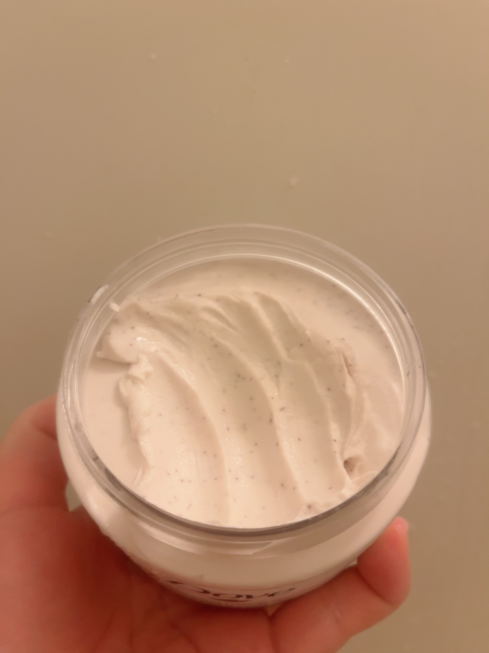 クリーミーボディスクラブ マカダミア&ライスミルク 225ml/ダヴ/ボディスクラブを使ったクチコミ（2枚目）