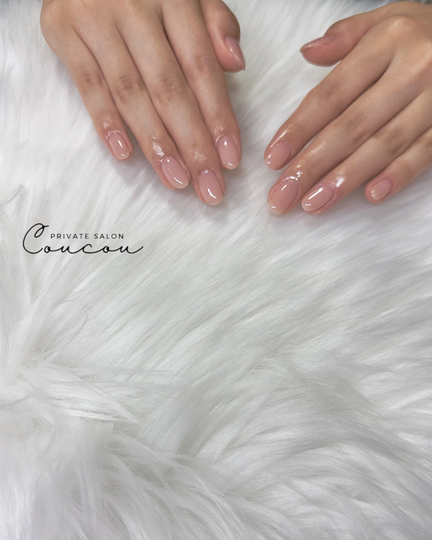 🐒ズボラママみっちゃんの高見えネイル💅 on LIPS 「ナチュラルカラーでちゅるんちゅるんに🫰✨派手なネイル出来ない人..」(1枚目)