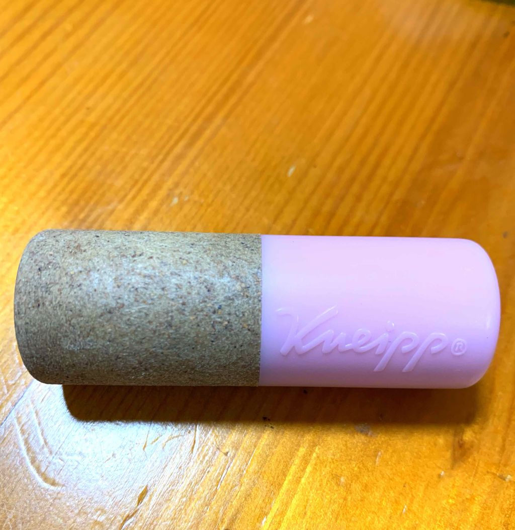 オーガニック リップバーム スイートアーモンドの香り/クナイプ/リップケアを使ったクチコミ（2枚目）