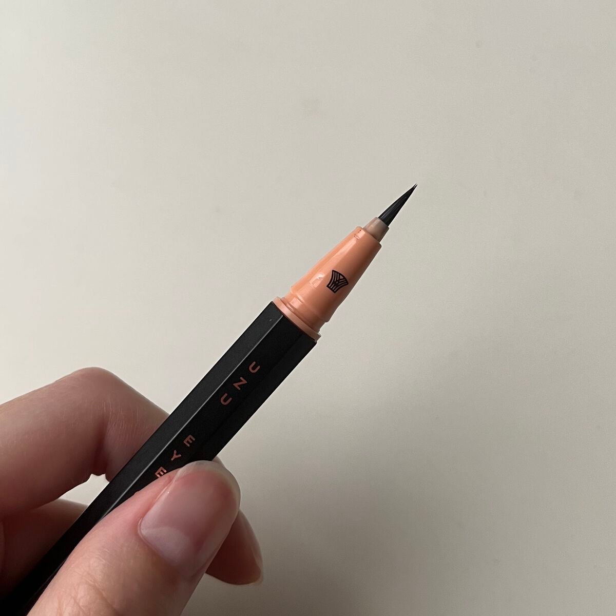 EYE OPENING LINER/UZU BY FLOWFUSHI/リキッドアイライナーを使ったクチコミ(2枚目)