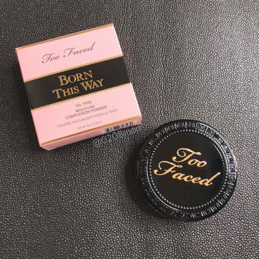 Too Faced ボーン ディス ウェイ マルチユース コンプレクション パウダーのクチコミ「【TooFaced -Born This Way Multi-Use Complexion P.....」（1枚目）