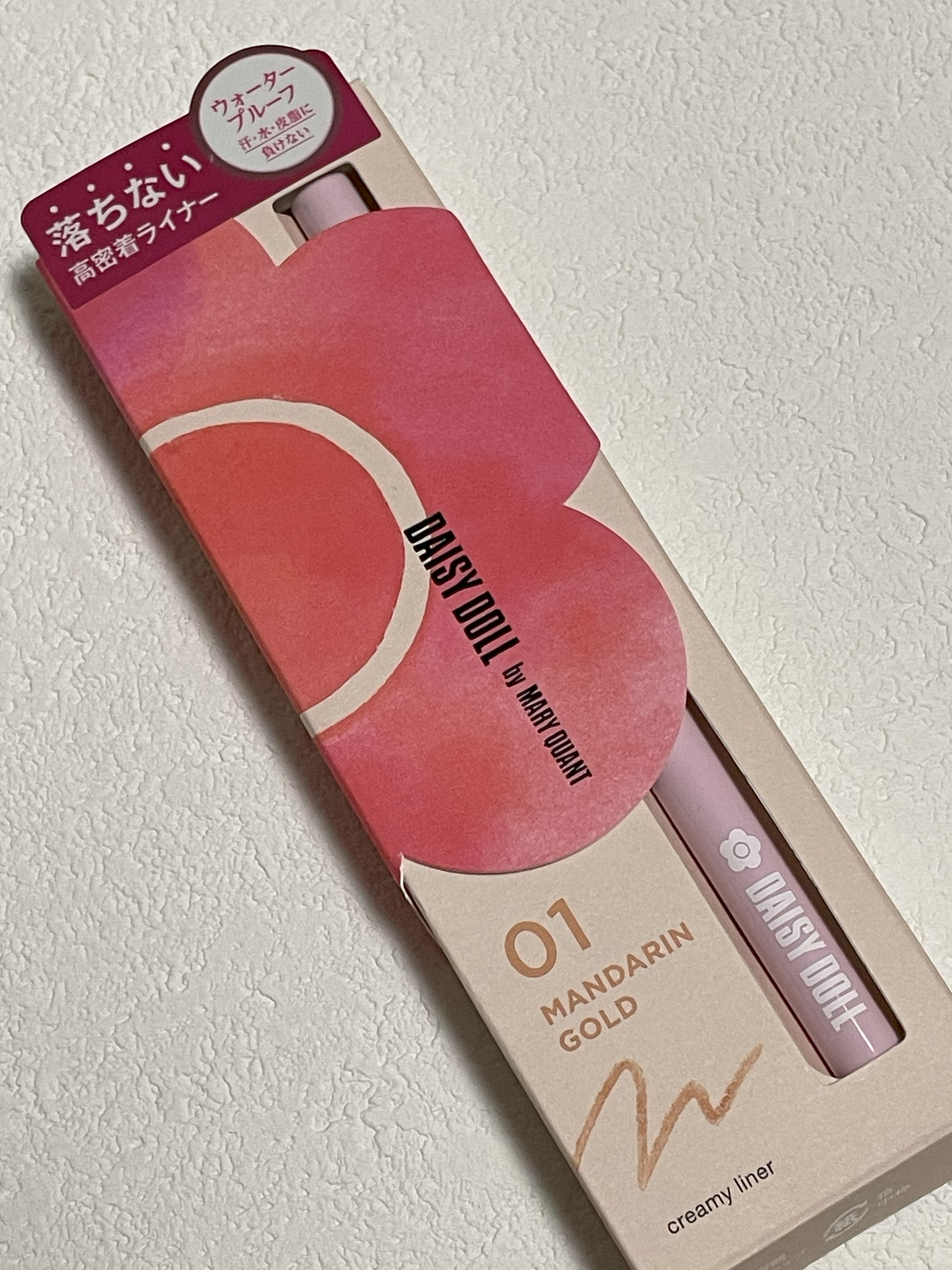 デイジードール クリーミーライナー 01 マンダリンゴールド 〈パールタイプ〉/DAISY DOLL by MARY QUANT/ペンシルアイライナーを使ったクチコミ（1枚目）