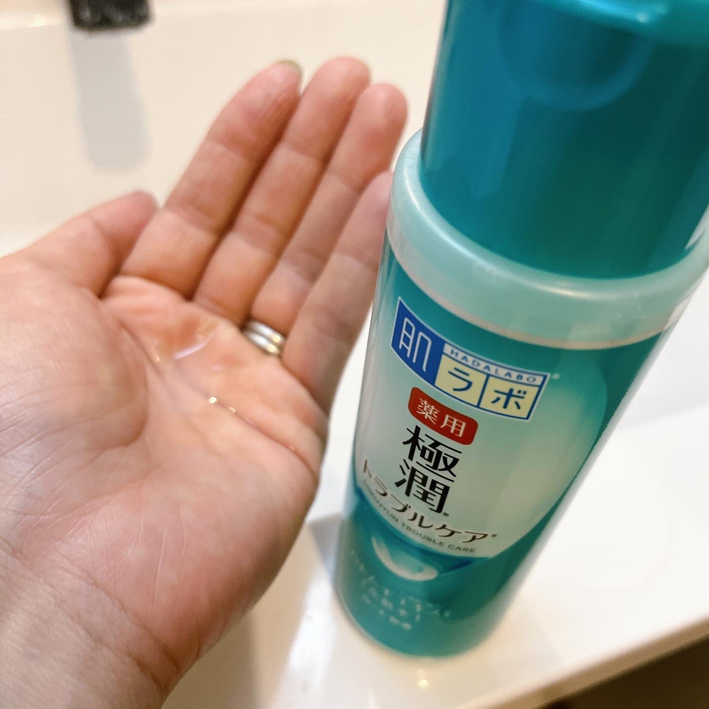 ズボラ主婦。 on LIPS 「メラノCC使い切ってこちらの緑の極潤(肌ラボ薬用極潤スキンコン..」(2枚目)