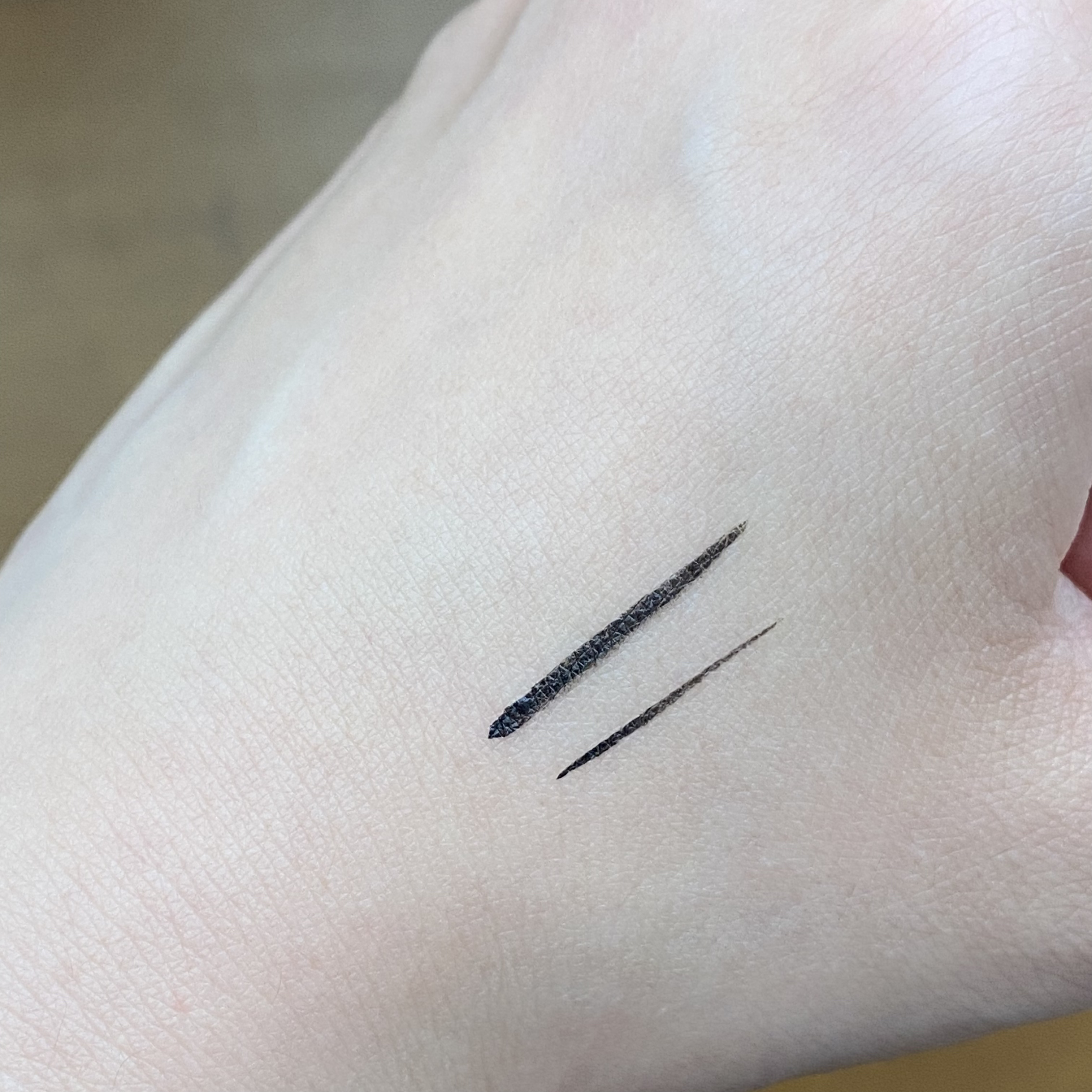 ウルトラカラー アイライナー BK-1 ぱっちり目ヂカラ プレミアムブラック/MAYBELLINE NEW YORK/リキッドアイライナーを使ったクチコミ（2枚目）