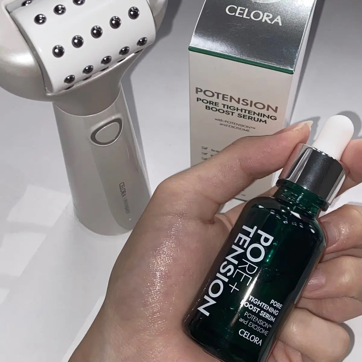 Rちゃんやウナちゃんが愛用してるお家でできるポテンツァ🤍使い始めて3回目くらいで小さい毛穴から目立たなくなってきた🥲
私は顔のシェービングをした日に使ってる💭
セラムも軽い塗り心地で肌をしっかり鎮静してくれてお気に入り✌🏻
#CEL