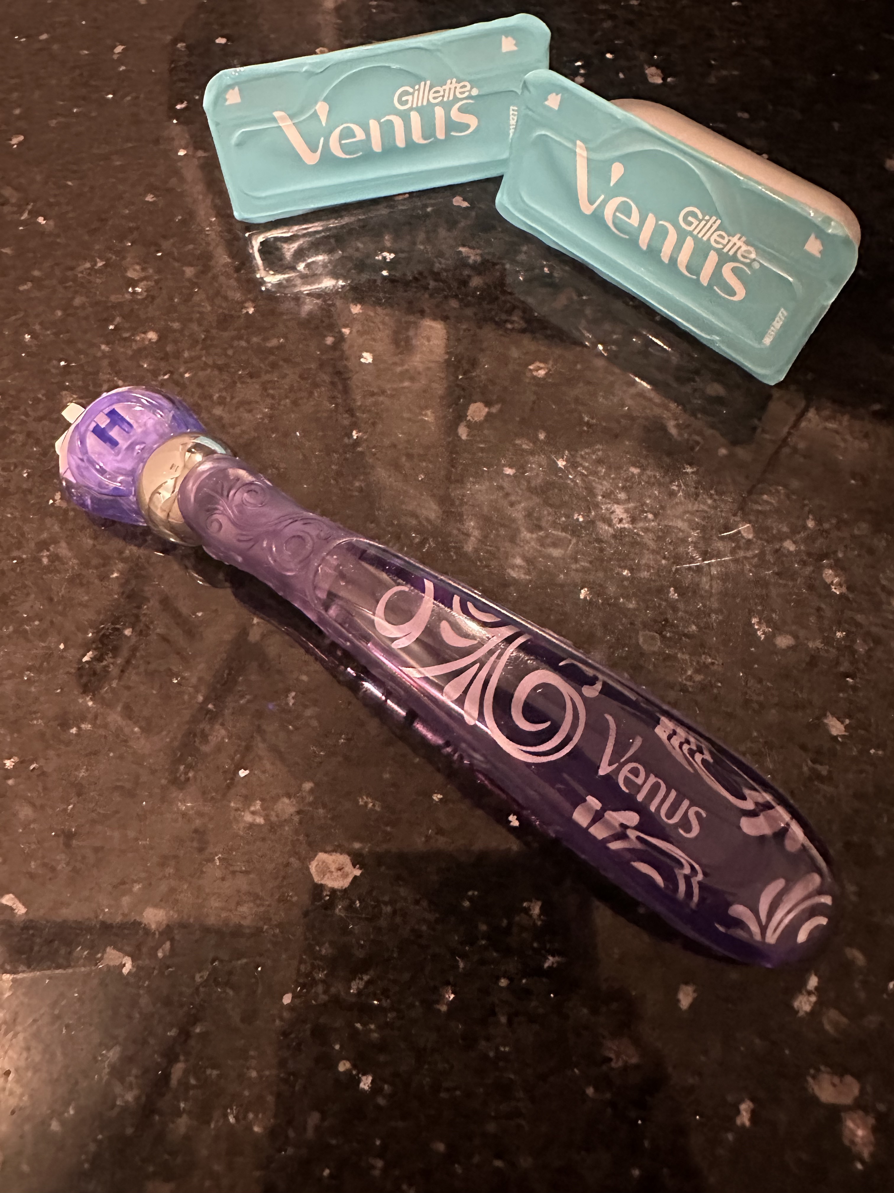 スワール 艶すべ肌/Gillette Venus/シェーバーを使ったクチコミ（1枚目）