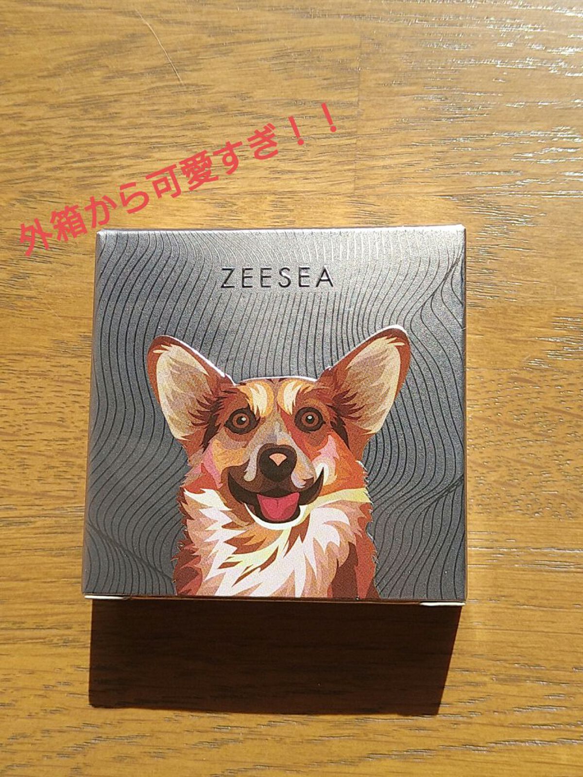 Qoo10のメガ割でゲット❤


 犬好きの犬好きによる犬好きのためのコスメ❤
ZEESEA 夢幻燦爛 動物シリーズ 四色アイシャドウ　D01


猫モチーフのコスメは見かけるけど犬モチーフって少ない気がする…
そんな犬好きの嘆きを聞き届け