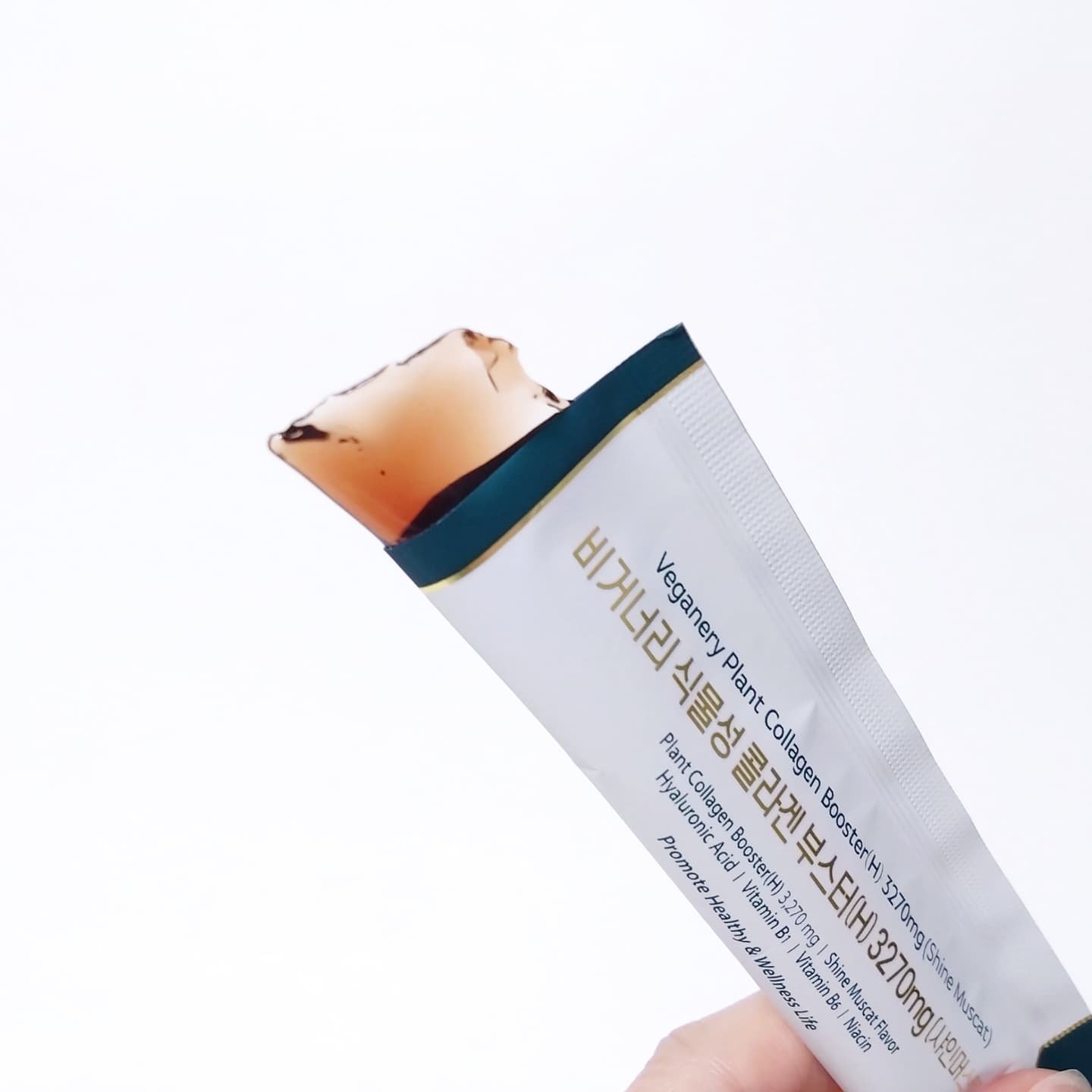 ヴィーガナリー低分子植物性コラーゲンブースターファーストショット/ダルバ/美容サプリメントを使ったクチコミ（2枚目）