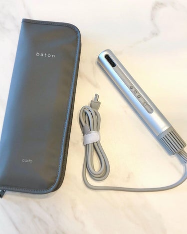 baton　STICK HAIR DRYER
【価格】29920円税込
 
〜商品特徴〜
【約298g超軽量】
腕を上げたまま使用しても疲れにくく
使用時の疲労度を圧倒的に軽減
 
【ノーズレスで頭頂部