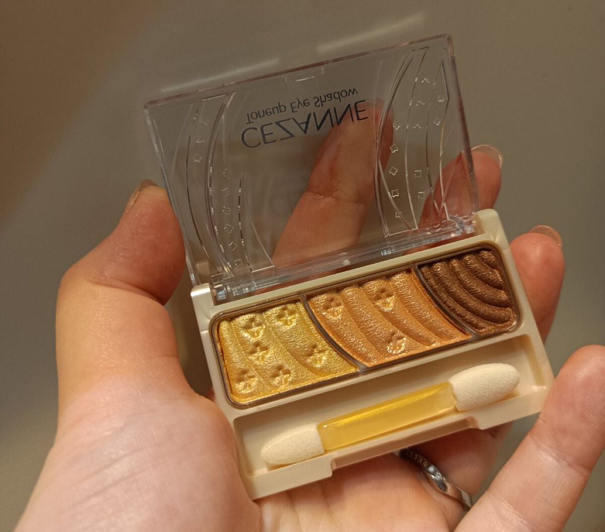 トーンアップアイシャドウ/CEZANNE/アイシャドウパレットを使ったクチコミ(3枚目)