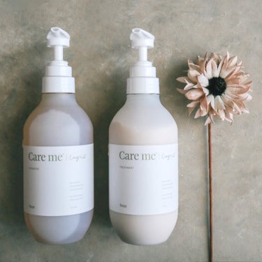 ˗ˏˋ 自然を纏う。香りを纏う。 ˎˊ˗
Care me
・シャンプー
・ヘアトリートメント

ーーーーーーーーーーーーーーー

オーガニック認証洗浄成分配合。

心地よく潤い、
まとまる髪へ仕上げる
シャンプー＆トリートメント。

ーーーーーーーーーーーーーーー

ファッションブランド「Ungrid」と
ホーユーと共同開発した
オーガニックヘアケアブランド。

💐シャンプー
濡らした髪に適量をつけて、
よく泡立てながら髪や頭皮を優しく洗い、
十分にすすいで流していく。

泡立ちがよく、
スッキリとした洗い上がり。

香りは好みが分かれるかもしれないけど、
ウッディな香りが好きな人は気にいるかも。

💐ヘアトリートメント
シャンプー後、適量を髪全体に馴染ませ、
軽くすすいで流していく。

硬めのテクスチャーで、
こちらもさっぱりとした仕上がり。

シェアコスメとして使うのもいいかも。の画像 その1