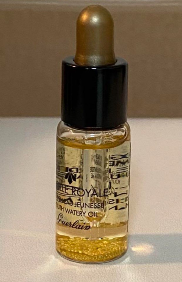 アベイユ ロイヤル アドバンスト ウォータリーオイル 15ml/GUERLAIN/美容液を使ったクチコミ（1枚目）