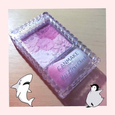 🌸CANMAKE マットフルールチークス02🌸
かわいいピンク色で春にぴったりだと思います！右上のチークをくるくるしてのせ、左下のマットパウダーで境目をぼかします。じんわり発色するのでとってもかわいく、