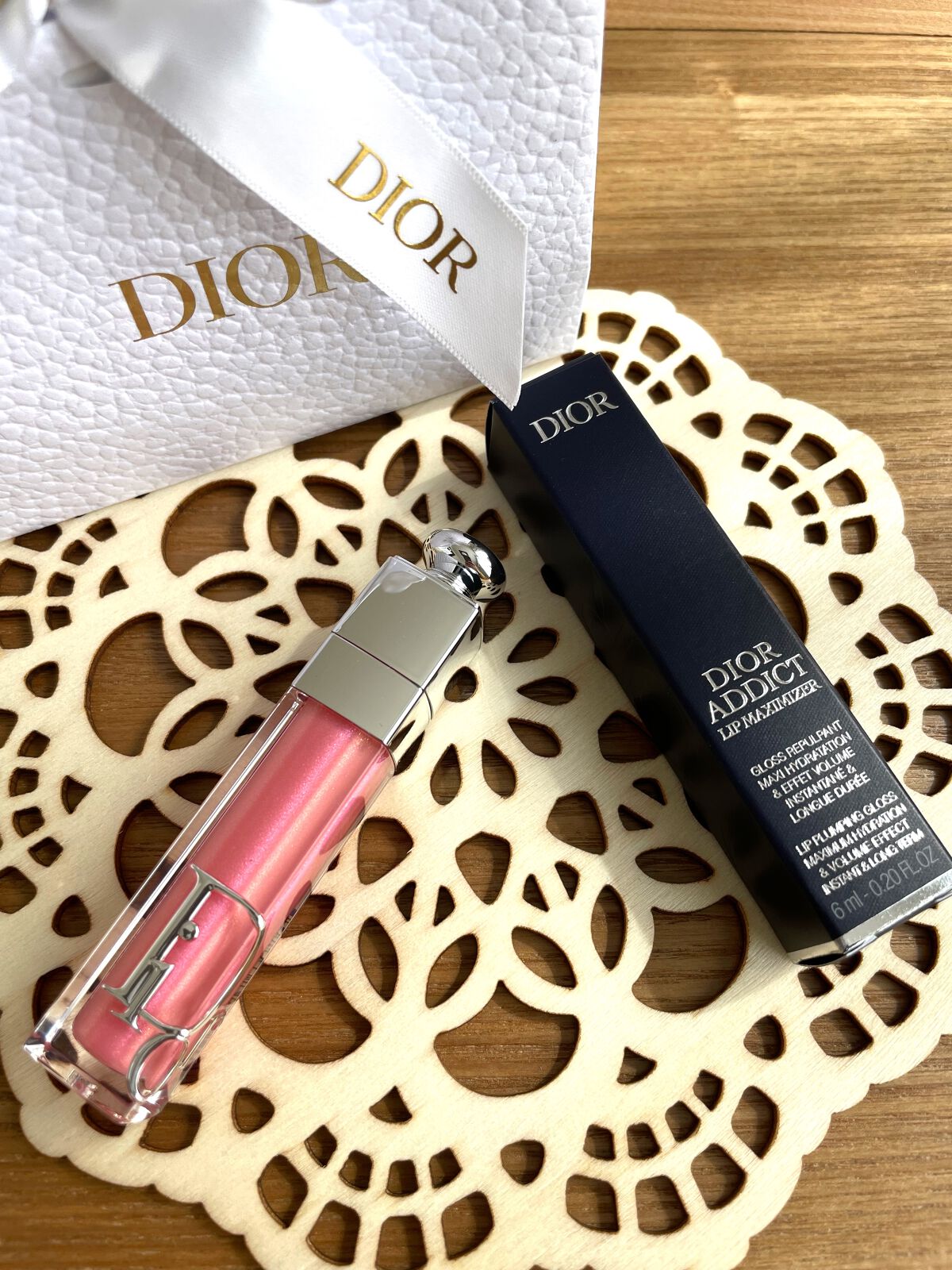 ほんのりピンクでラメラメちゅるん💋
春にピッタリリップ🤗🌸

ピンク色はほんのりですがラメがしっかりしているのでこれ1本でもいいし、ティントの上から重ねてもいいしかなり使えます🙆‍♀️
バニラのような甘い香りもステキ☺️