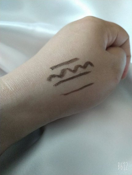 「密着アイライナー」クリームペンシル/デジャヴュ/ペンシルアイライナーを使ったクチコミ(4枚目)