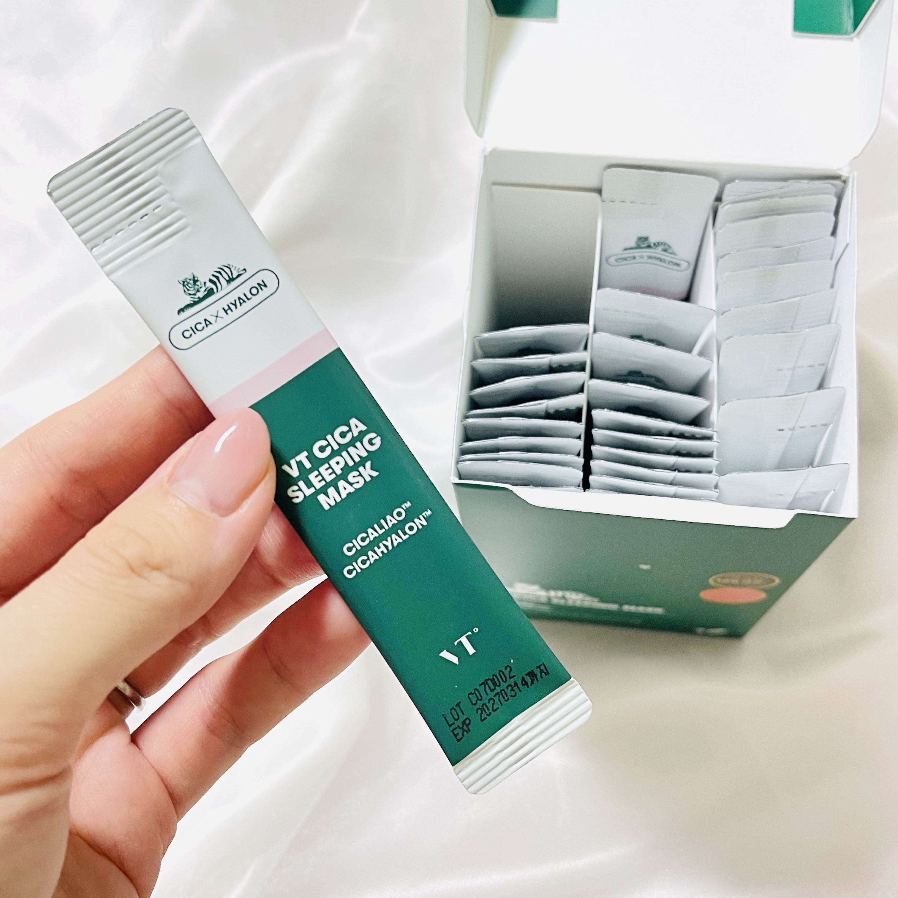 VT CICA スリーピングマスクのクチコミ「寝ている間にうるおいチャージ♪
1包ずつ個包装になっているから、毎日新鮮な状態で使えるの🍀
3.....」（3枚目）