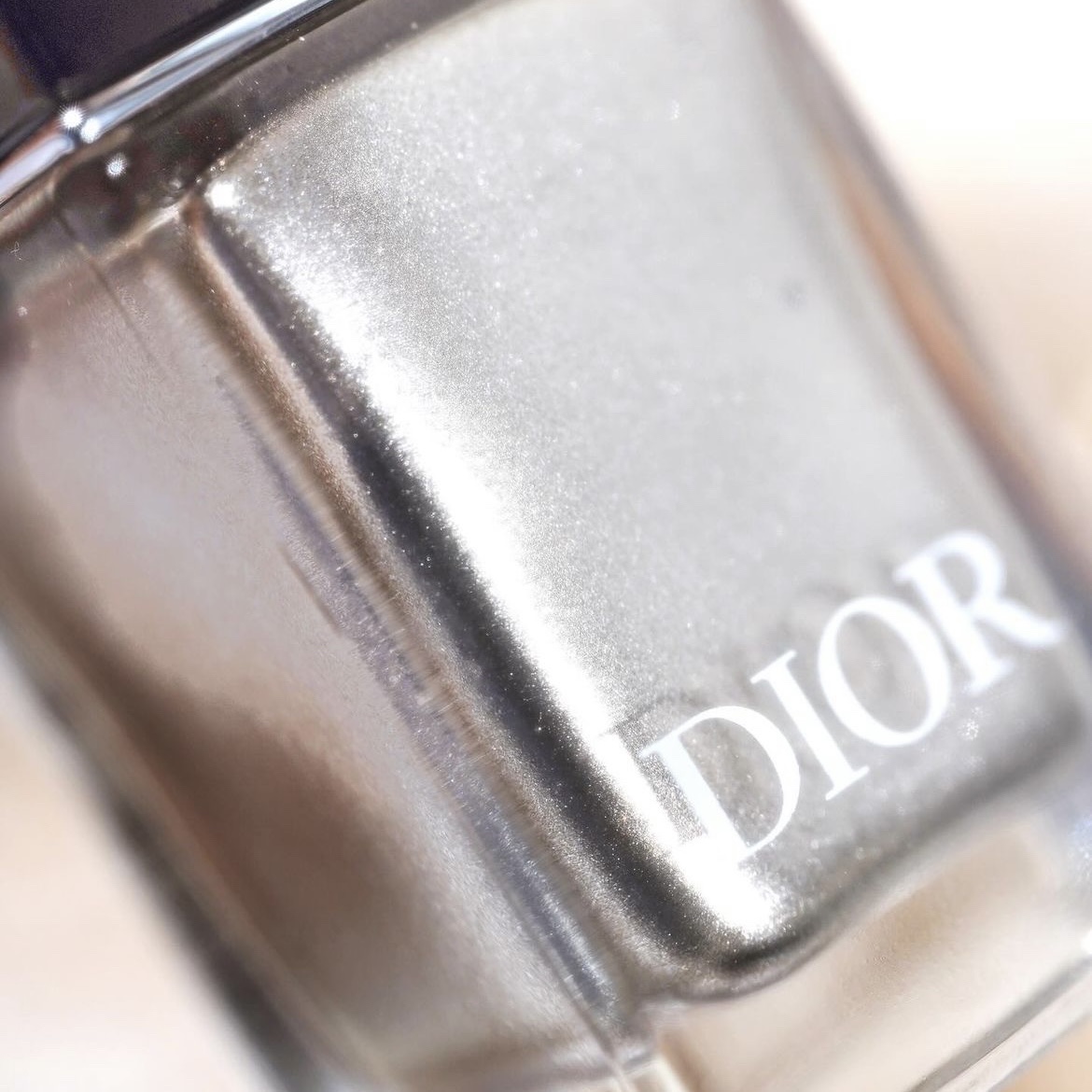 Dior ディオール ヴェルニのクチコミ「【Diorホリデー】ブルベおすすめ🤍シルバーミラーネイル✨

✔️Dior ネイルラッカー  .....」（2枚目）