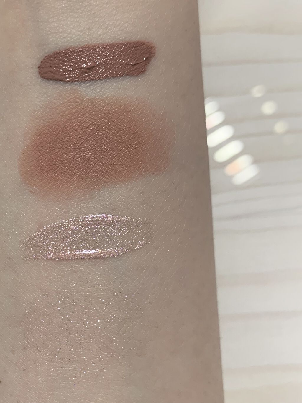 プライマー&トッパー リキッドアイシャドウ/BECCA/リキッドアイシャドウを使ったクチコミ（3枚目）