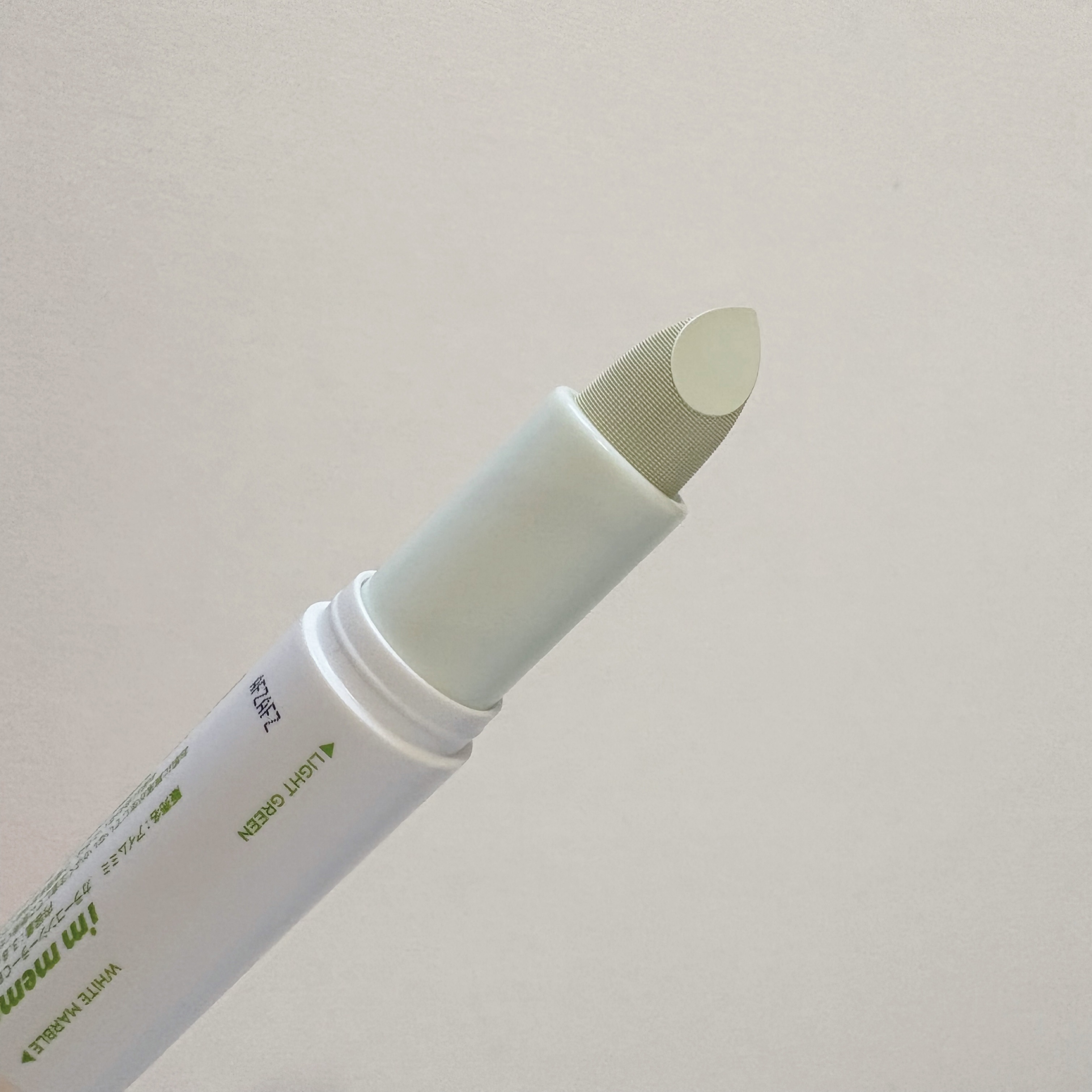 アイムマルチスティックデュアルコレクター 002 マーブルベージュ×ライトグリーン/i’m meme/スティックコンシーラーを使ったクチコミ（2枚目）