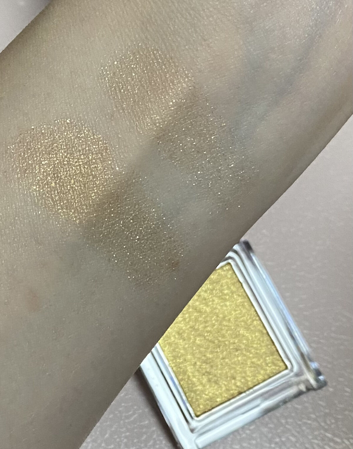 プリズム パウダーアイカラー 032 マンゴーゴールド/リンメル ロンドン/単色アイシャドウを使ったクチコミ（3枚目）