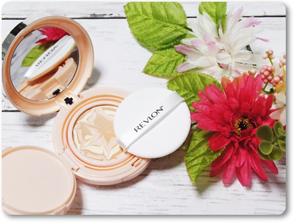 フォトレディ キャンディッド ウォーター エッセンス コンパクト ファンデーション 004 バフ/REVLON/クリーム・エマルジョンファンデーションを使ったクチコミ（2枚目）