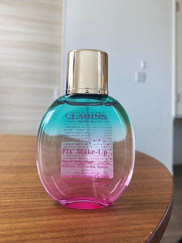 CLARINS
フィックス メイクアップ

限定の洋ナシとバニラの香りです💙
ボトルのグラデーションが綺麗✨


香りは強めですが長持ちはしないので、日中は気になりません。いい香りだけど、洋梨とバニラな