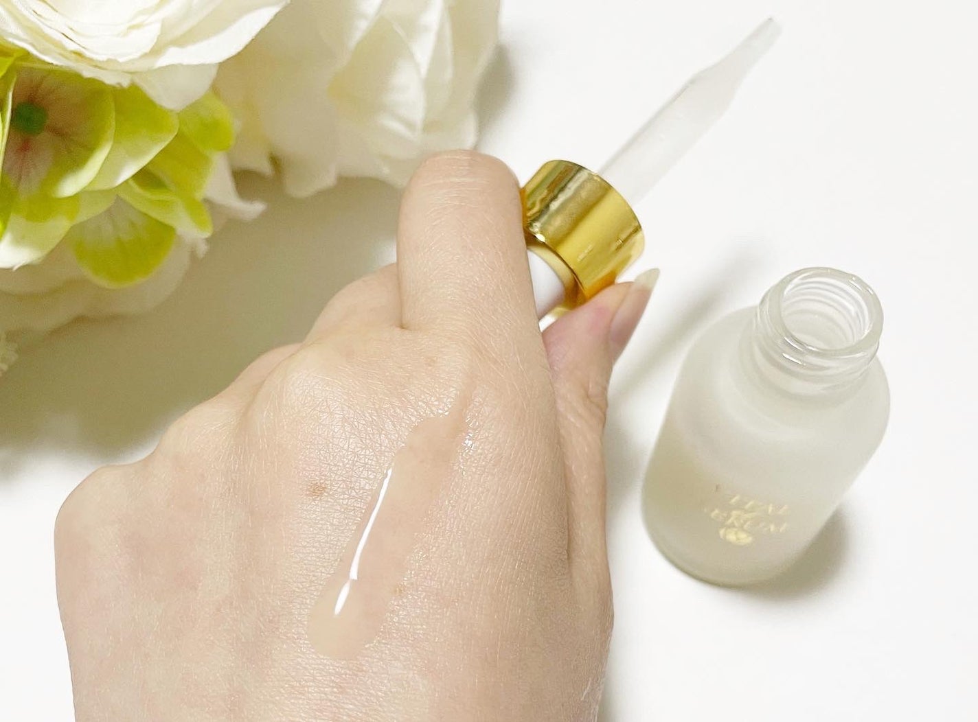 ひろぷー on LIPS 「eLifeVITALeLSERUM水にも油にも馴染む両親媒性..」(4枚目)