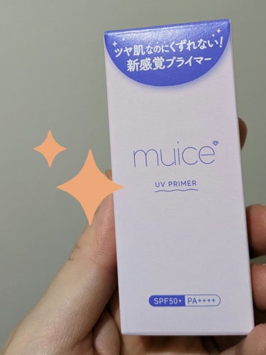 muiceミュアイスのツヤピッタプライマーです☆
化粧下地になります。
毛穴カバーしながら、皮脂崩れも防いでくれます。
多種パールが入っているので、ツヤ感がプラスされます☆
キラキラしてます。
ほんのりピンクベージュです☆
保湿成分がたくさん入ってます。
セラミドEOP、加水分解コラーゲン、ヒアルロン酸Na、
グリセリン、ツボクサエキス、ローズマリー葉エキス。
SPF50+、PA++++の高い紫外線カットで肌を守ります。

使い方は、
①プライマーをしっかり振った後、
少量を手に取って、両頬、おでこ、鼻、あごに置きます。
②プライマーを指で内側から外側に伸ばします。
③指で優しく叩き込むことで肌にフィットしてよれにくくなります。
脂性肌の人は、スポンジで優しくポンポンとなじませてください。

結構キラキラしてるので、
ツヤ系のファンデと合わすとツヤがですぎた感じになるかもしれません。脂性肌の方だとそれがテカリに見えたりするかもです。
普通のファンデをオススメします☆
時間がたっても崩れも少なくていいと思いました！
毛穴も隠れます！くすみも！
オススメです😊

＃muice
＃ミュアイス
＃ツヤピッタプライマー
＃プライマー
＃化粧下地
＃ツヤ
＃毛穴カバー
＃皮脂崩れ防止
＃かわにしみき
＃みきぽん
#LIPS投稿アワード_Qoo10メガ割の画像 その2