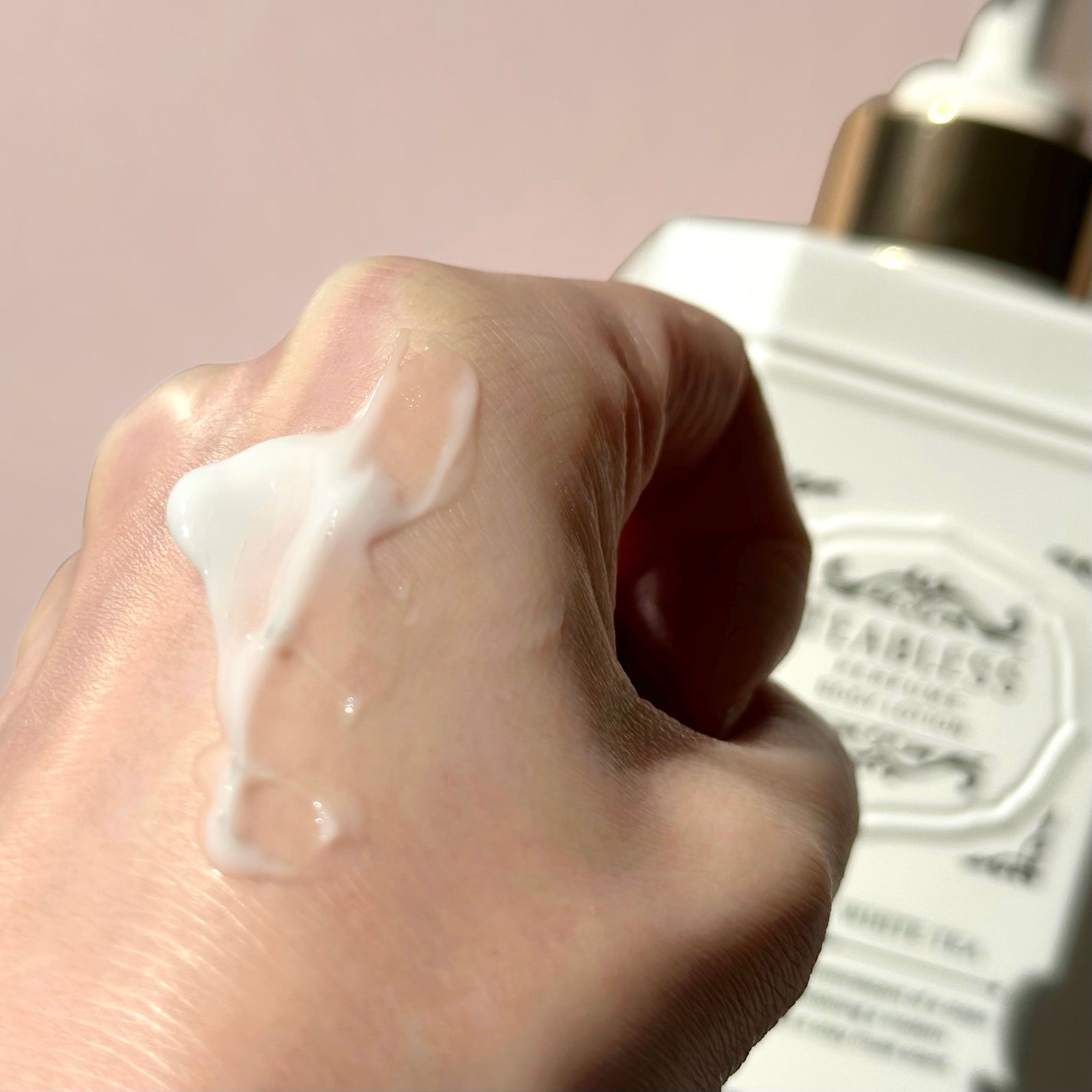 パフュームボディローション リリィムスクホワイトティー/TEABLESS/ボディローションを使ったクチコミ(2枚目)