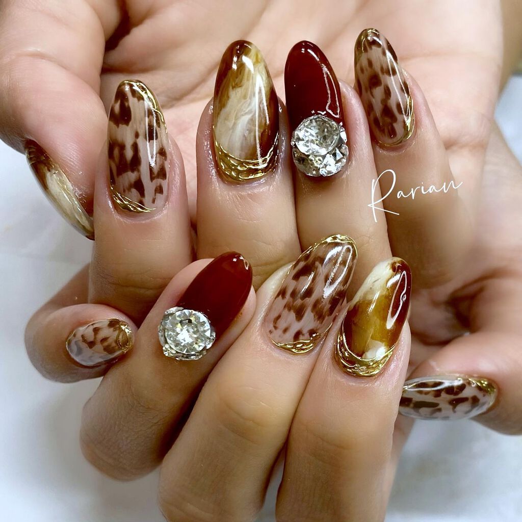 chiho on LIPS 「·͜·⋆꙳#レオパード🐆#ミラーネイル🪞✧︎#カフェラテネイル..」(1枚目)