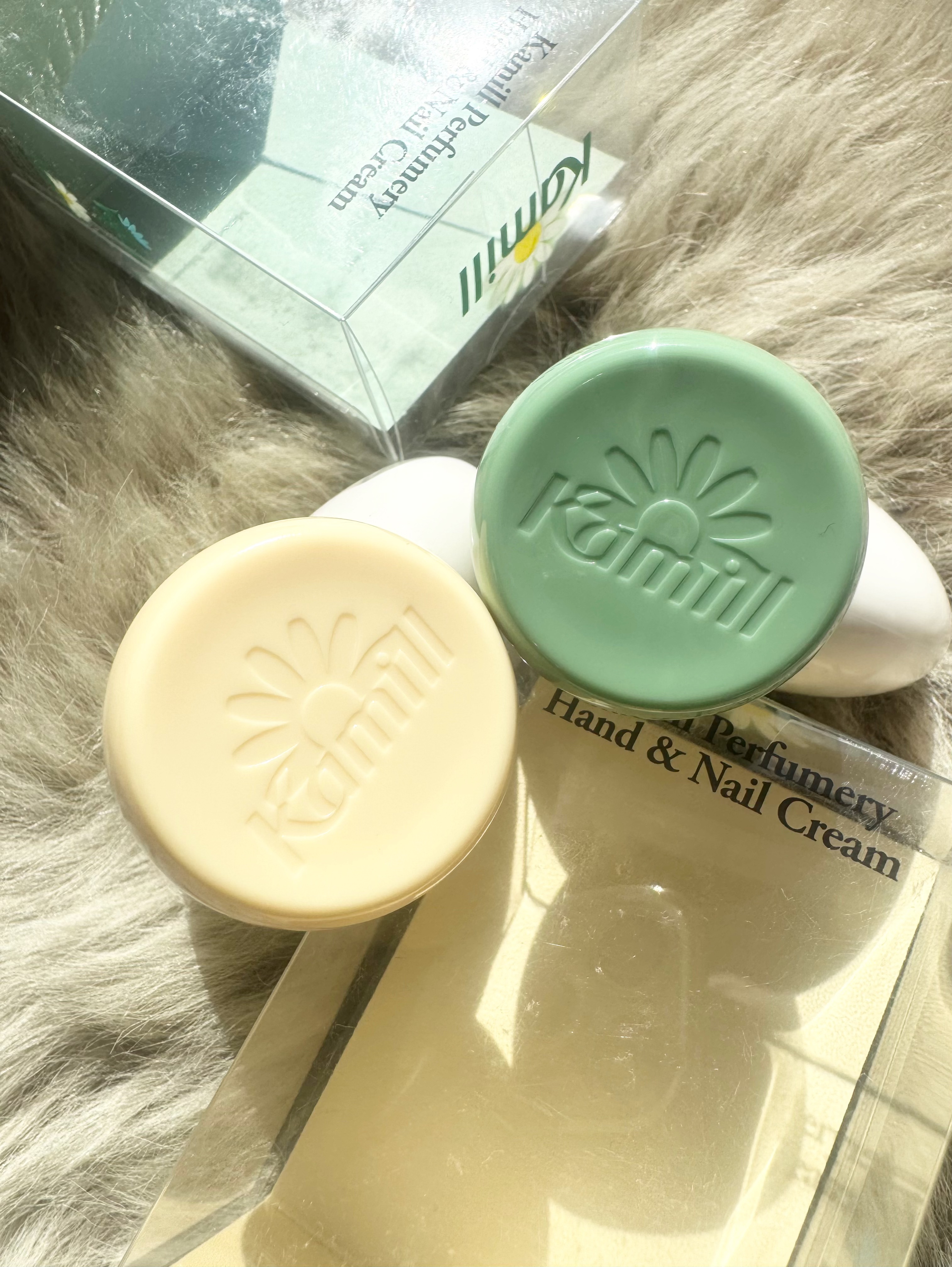 パフューマリー ハンド＆ネイルクリーム デューイアルテミシア 50ml/カミール/ハンドクリームを使ったクチコミ（3枚目）