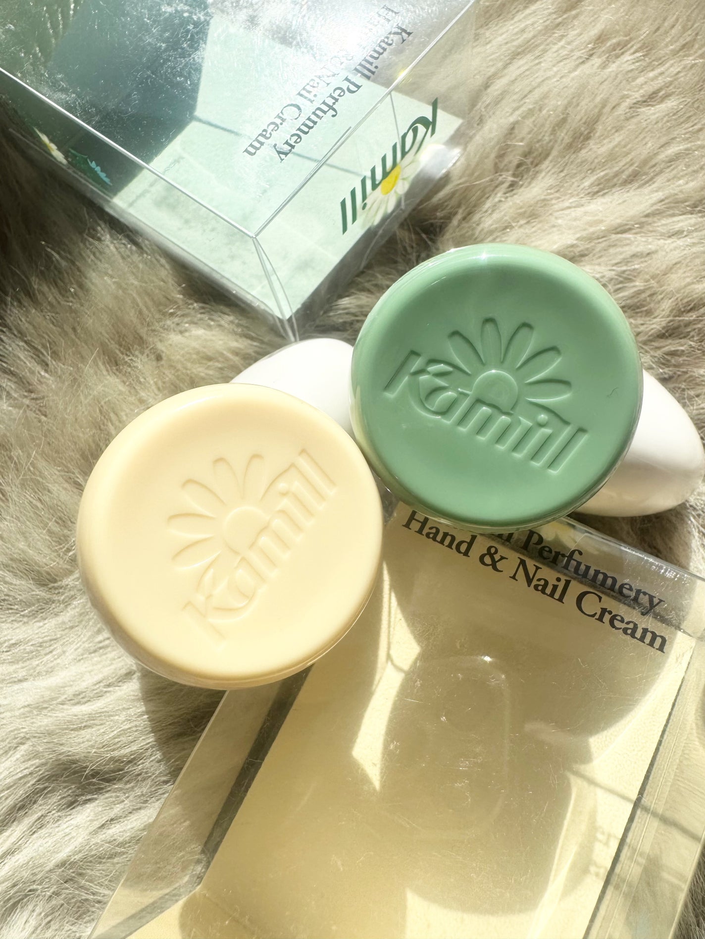 パフューマリー ハンド&ネイルクリーム デューイアルテミシア 50ml/カミール/ハンドクリームを使ったクチコミ(3枚目)