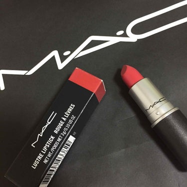 MAC リップスティック シーシアー💋
1番の人気色らしいです！
赤すぎないから、普段使いにちょうどいい🙆🏻‍♀️
私の唇にすごい合うみたいで、全然荒れません！店員さんに塗ってもらった時に、これを塗る前