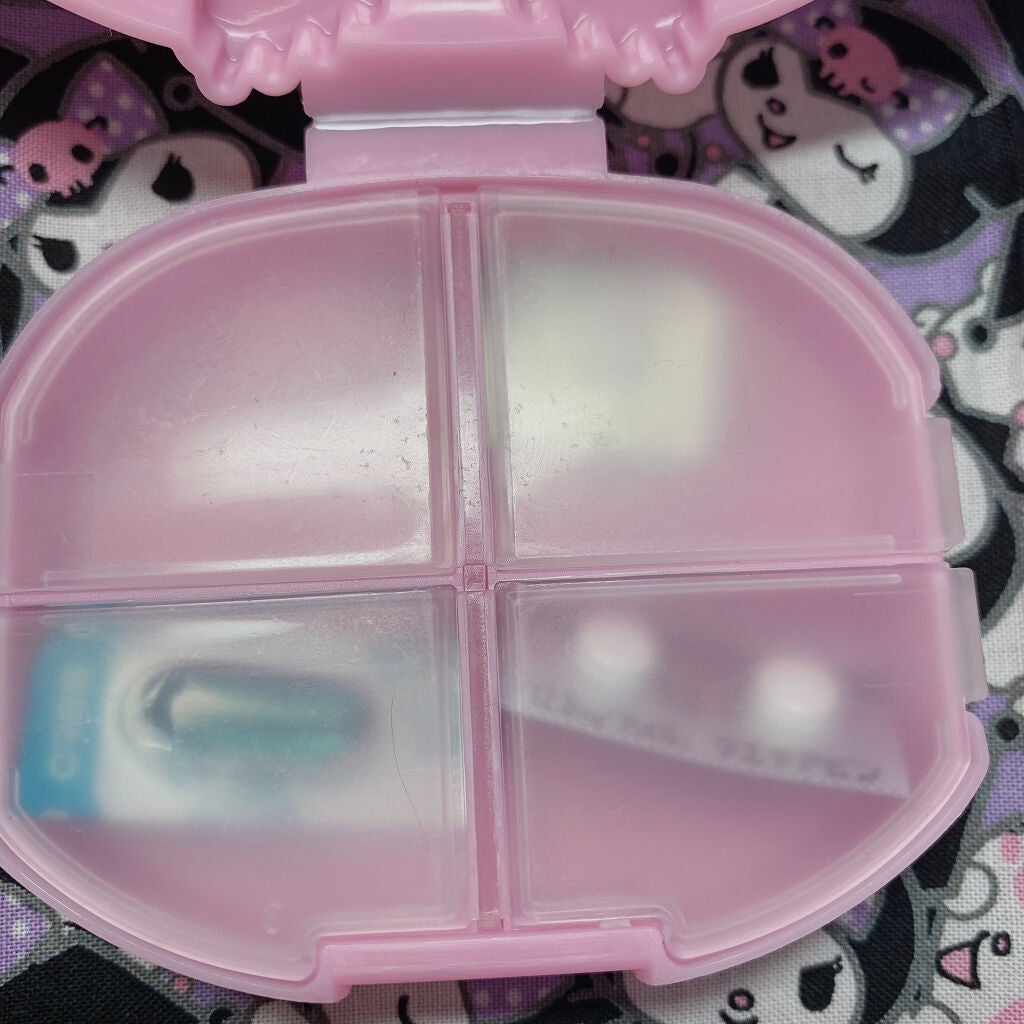 ひな on LIPS 「ウェストポーチの中身紹介最初ケースには前髪クリップ続いてのケー..」(5枚目)