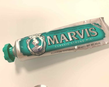 すごくおしゃれなイタリアの歯磨き粉❤️
MARVIS のクラシック　ストロング・ミント！

イタリアのドラッグストア？なのかな？Tigotàで買いました！この大きさで3〜4ユーロくらいだったからめっちゃ