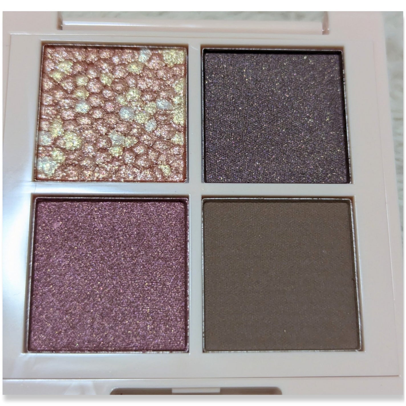 レブロン ダズル アイシャドウ クアッド/REVLON/アイシャドウパレットを使ったクチコミ(2枚目)