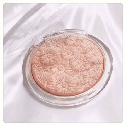 パウダー ポップ フラワー ハイライター/CLINIQUE/パウダーハイライトを使ったクチコミ(1枚目)