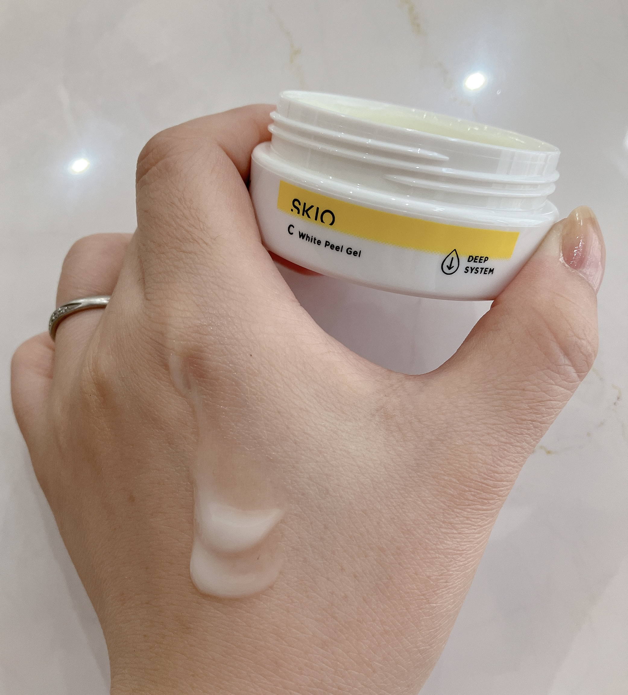 SKIO VC ホワイトピールゲルのクチコミ「SKIO
VC ホワイトピールゲル
サンプル

SKIO様からいただきました♡

うるおい密封.....」（3枚目）