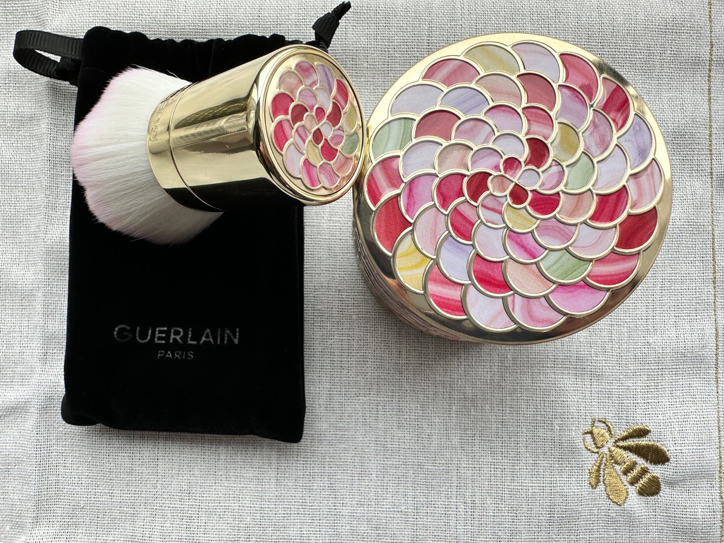 メテオリット ビーユ/GUERLAIN/フェイスパウダーを使ったクチコミ(6枚目)
