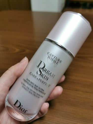 Diorのカプチュールトータルドリームスキン ケア＆パーフェクト〈乳液〉
初めて高いスキンケア買いました
スッピンでもとても綺麗に見えるし決めが細かく整います
お泊まりにはおすすめ✨
約17000円ほど