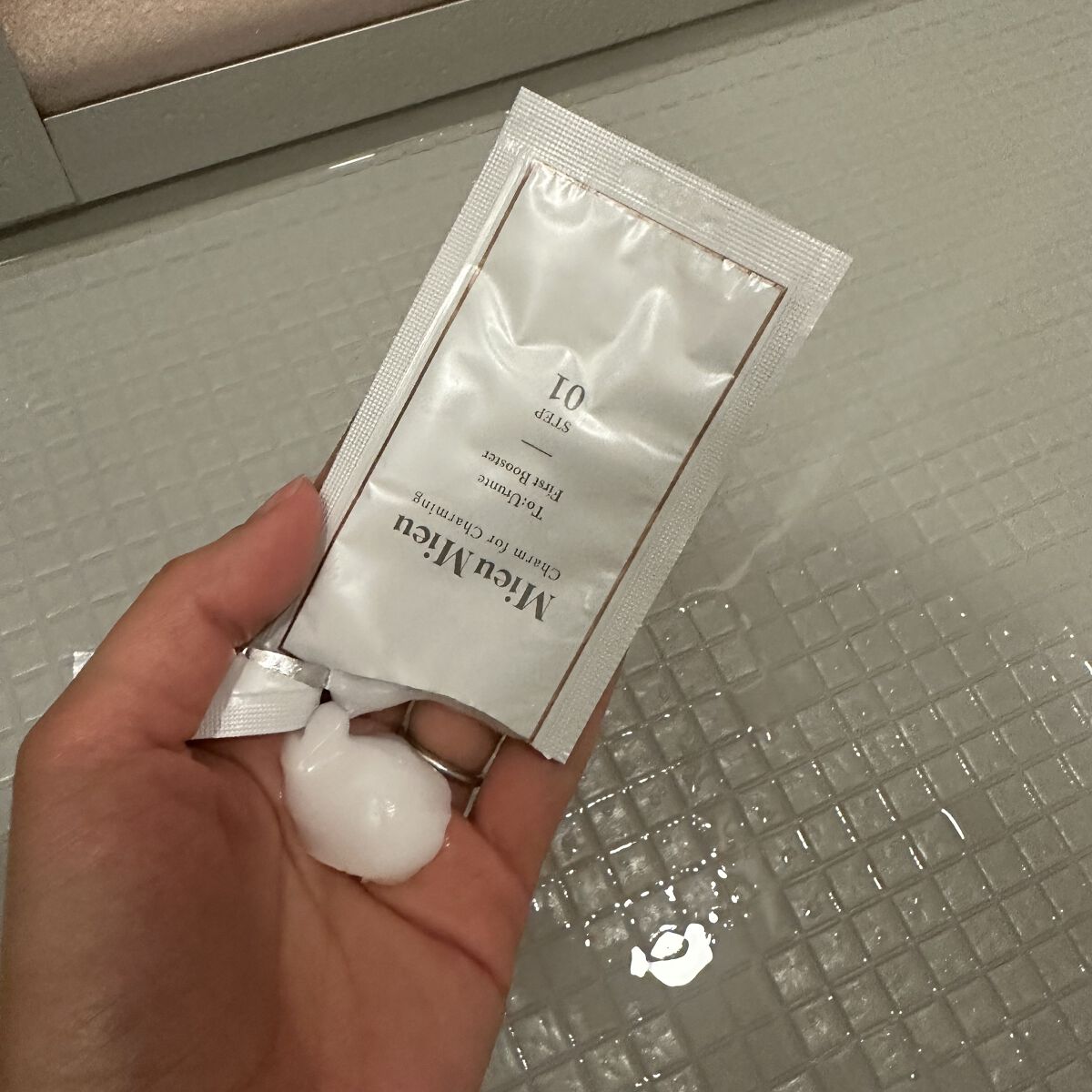 とぅるんて ファーストブースター 1剤：ファーストブースター/MieuMieu/洗い流すヘアトリートメントを使ったクチコミ（3枚目）