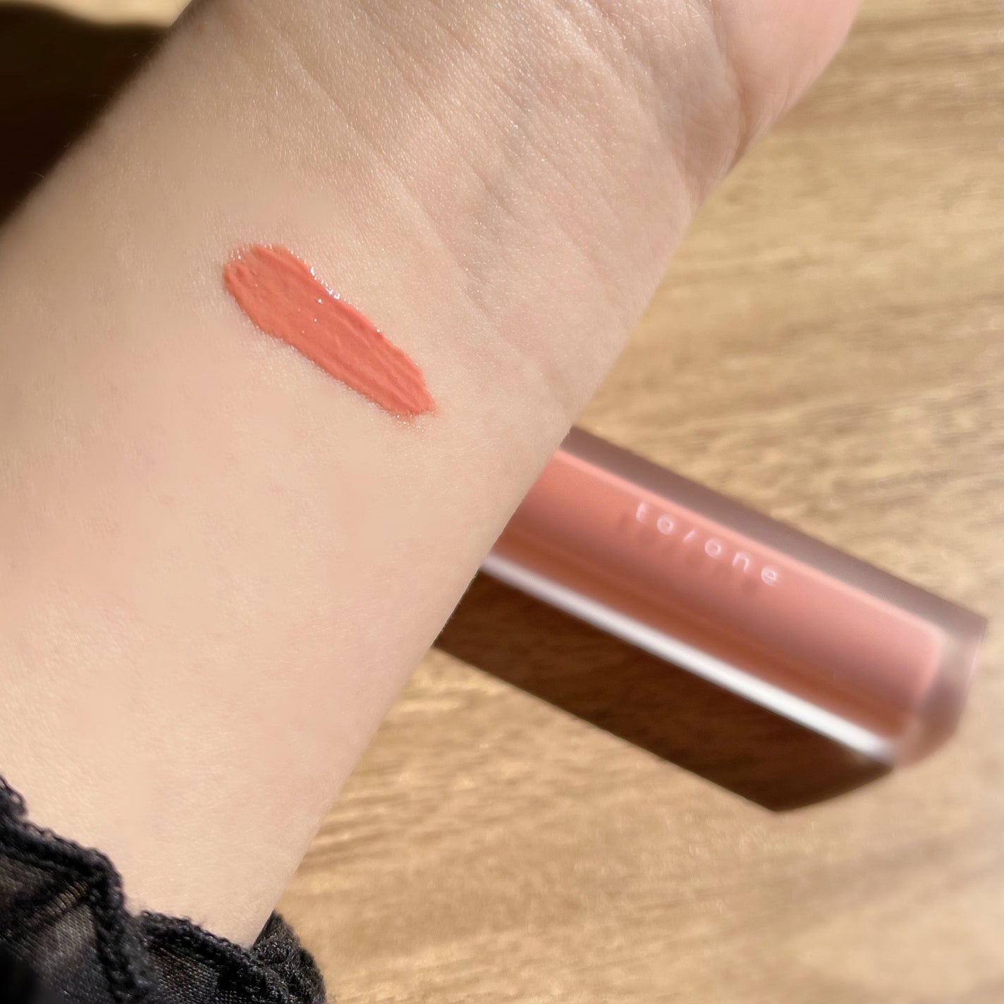 トーン ペタル エッセンス カラー バター/to/one/リップグロスを使ったクチコミ(2枚目)